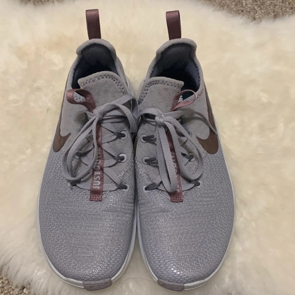 •nike• free tr 8 - Picture 3 of 4